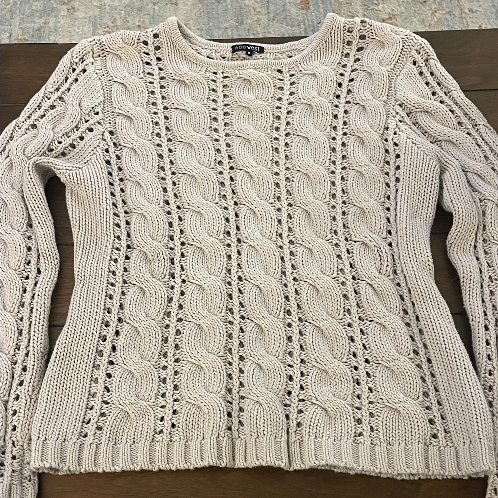 Elegant Cable Knit Sweater in Cream